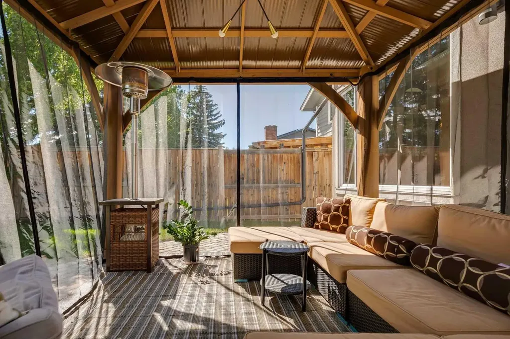 223 Pump Hill Crescent Calgary AB T2V 4L9