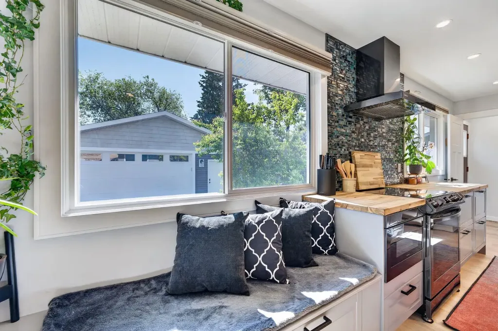 10020 Oakfield Drive SW Calgary AB T2V 4B4