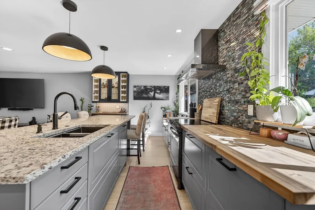 10020 Oakfield Drive SW Calgary AB T2V 4B4