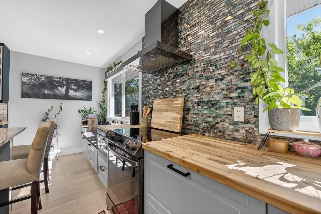 10020 Oakfield Drive SW Calgary AB T2V 4B4