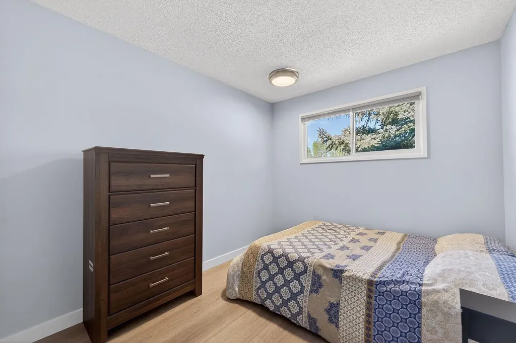 10020 Oakfield Drive SW Calgary AB T2V 4B4