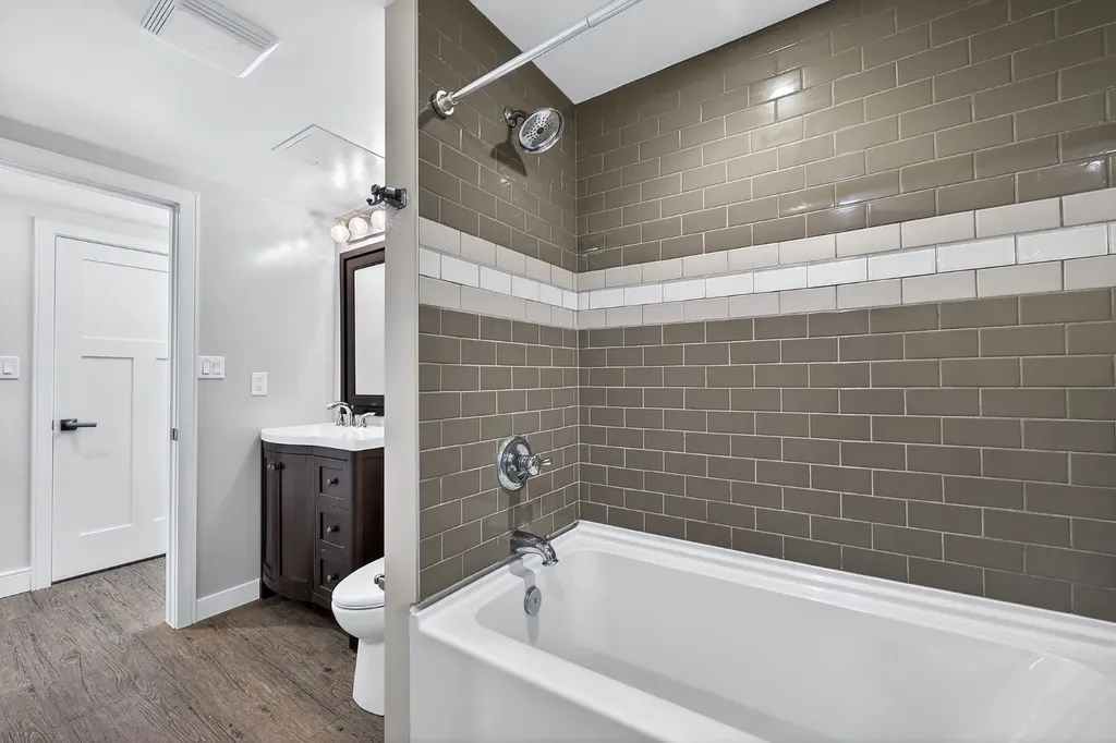 10020 Oakfield Drive SW Calgary AB T2V 4B4