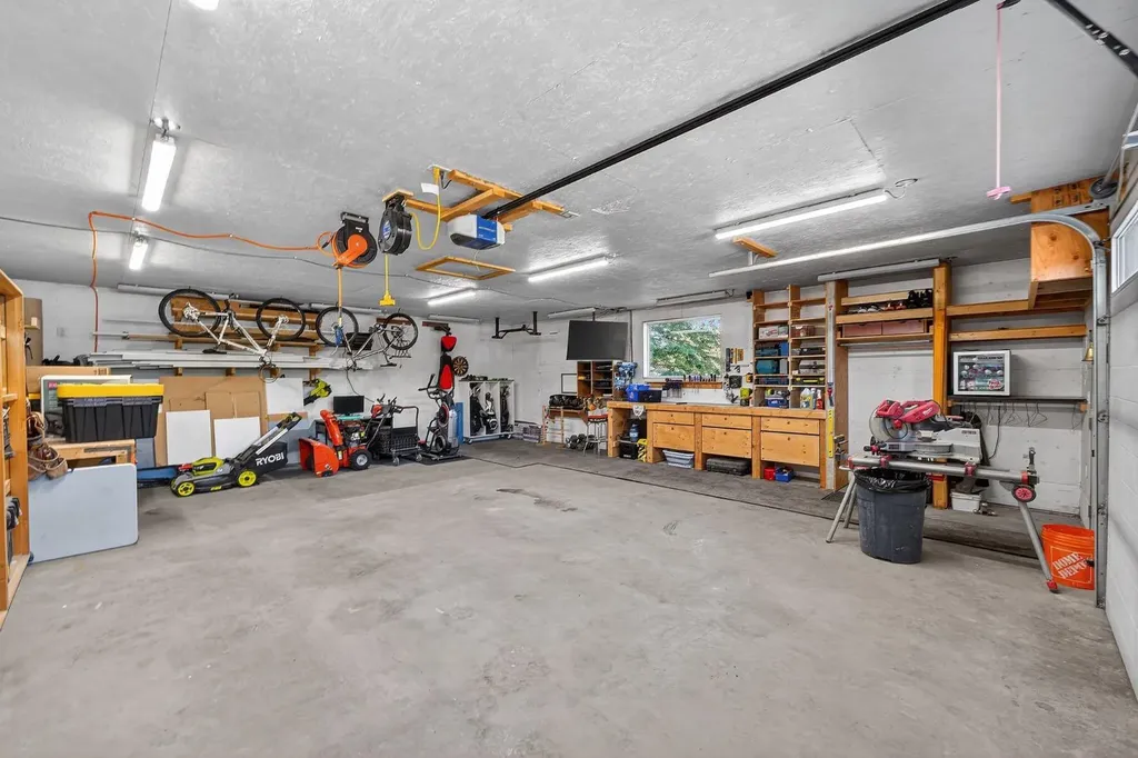 10020 Oakfield Drive SW Calgary AB T2V 4B4