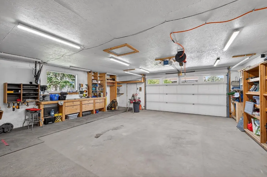 10020 Oakfield Drive SW Calgary AB T2V 4B4
