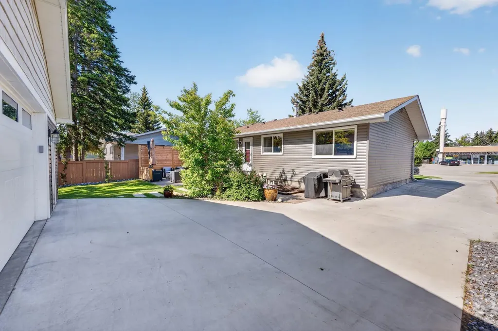 10020 Oakfield Drive SW Calgary AB T2V 4B4