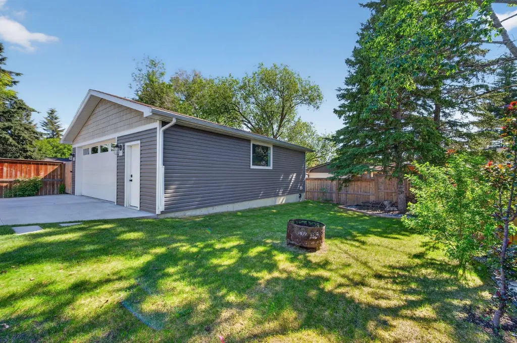 10020 Oakfield Drive SW Calgary AB T2V 4B4