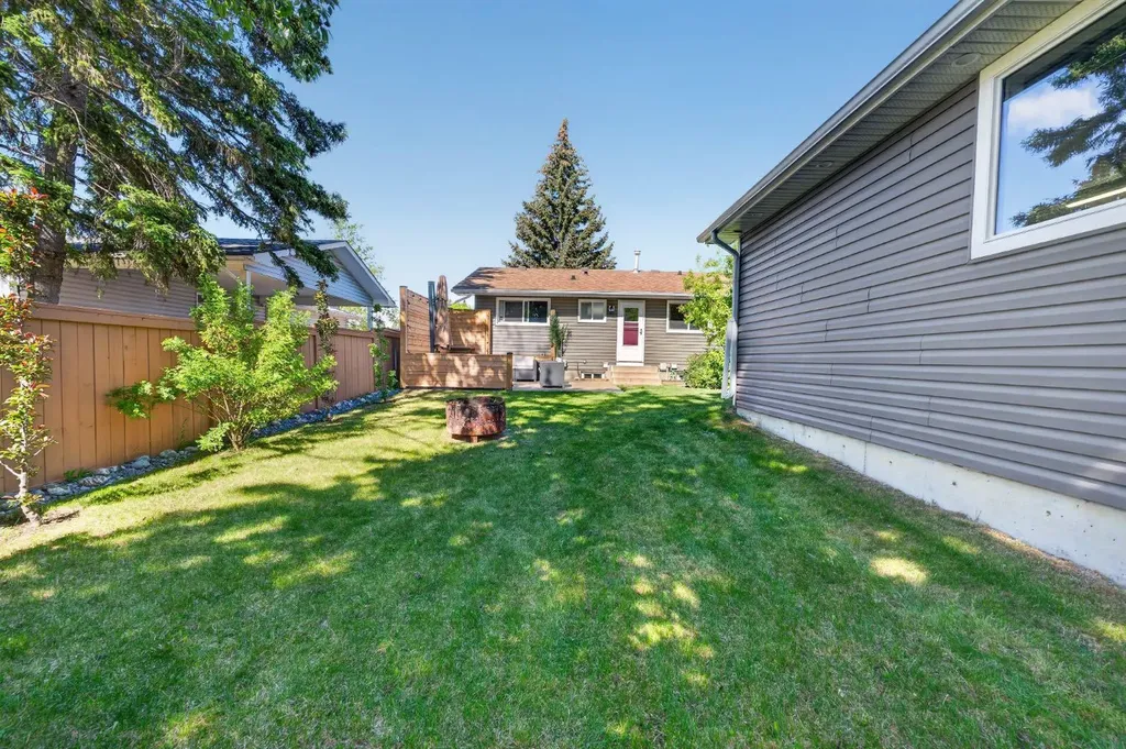 10020 Oakfield Drive SW Calgary AB T2V 4B4