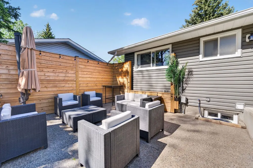 10020 Oakfield Drive SW Calgary AB T2V 4B4