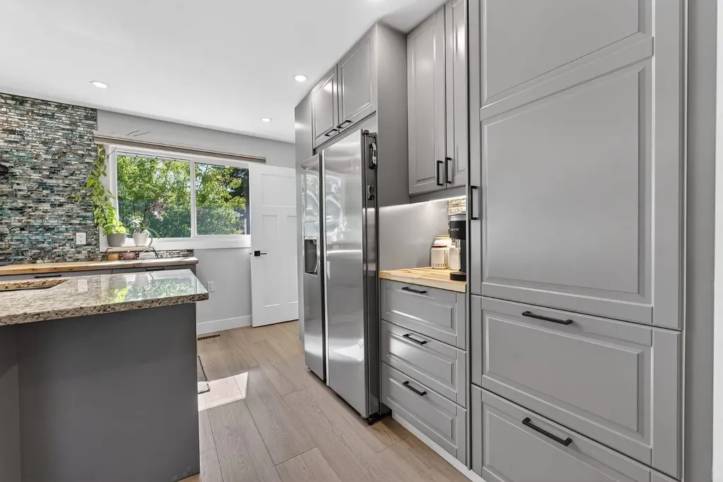10020 Oakfield Drive SW Calgary AB T2V 4B4