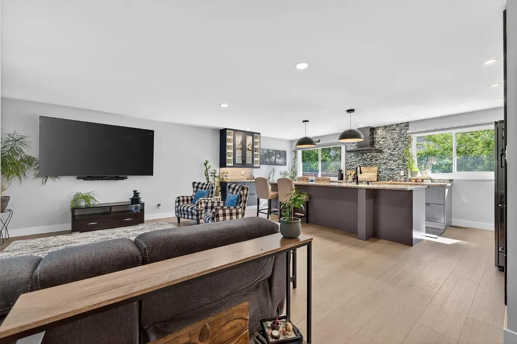 10020 Oakfield Drive SW Calgary AB T2V 4B4