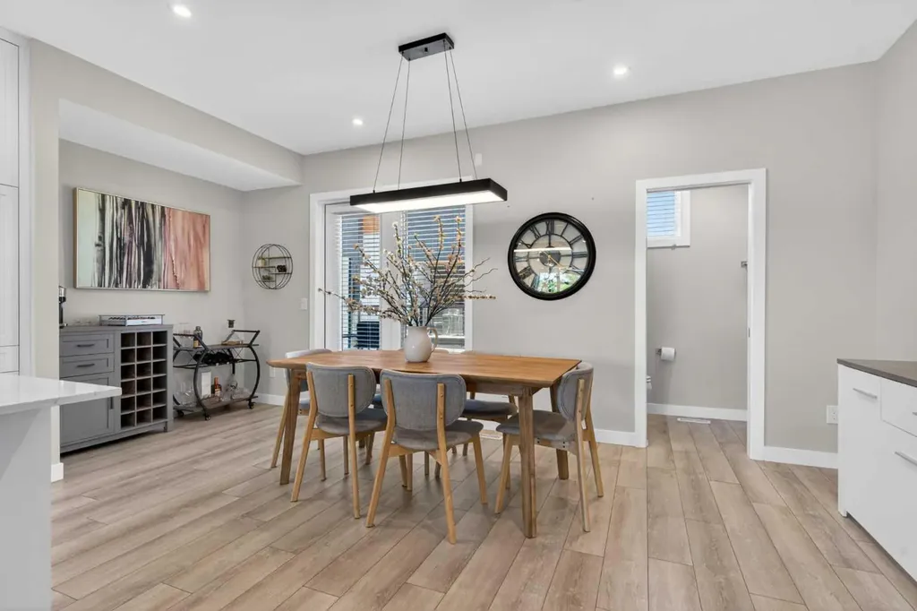 833 77 Street SW Calgary AB T3H 6B2