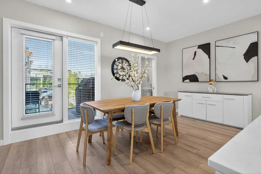 833 77 Street SW Calgary AB T3H 6B2