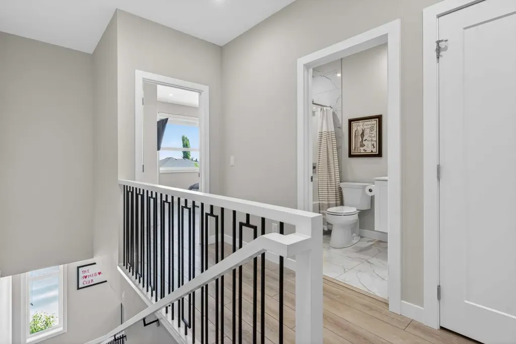 833 77 Street SW Calgary AB T3H 6B2