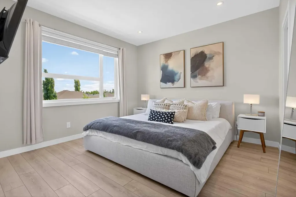 833 77 Street SW Calgary AB T3H 6B2