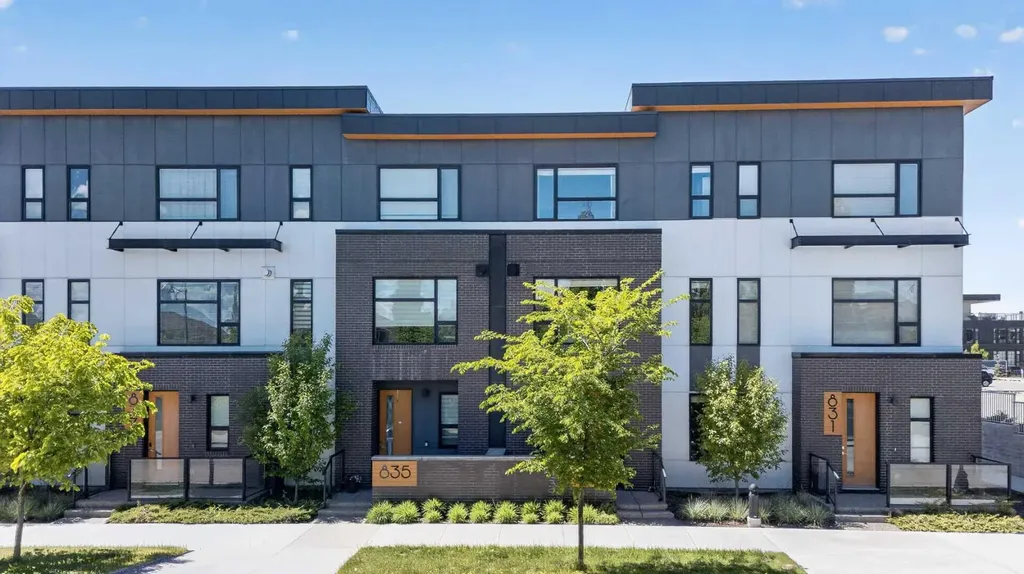 833 77 Street SW Calgary AB T3H 6B2