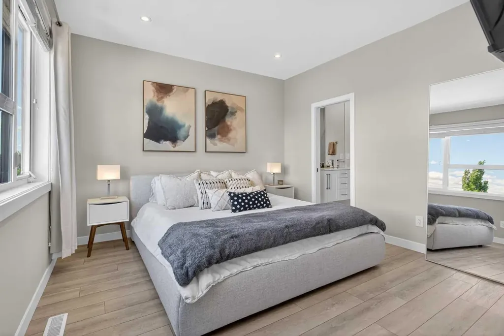 833 77 Street SW Calgary AB T3H 6B2