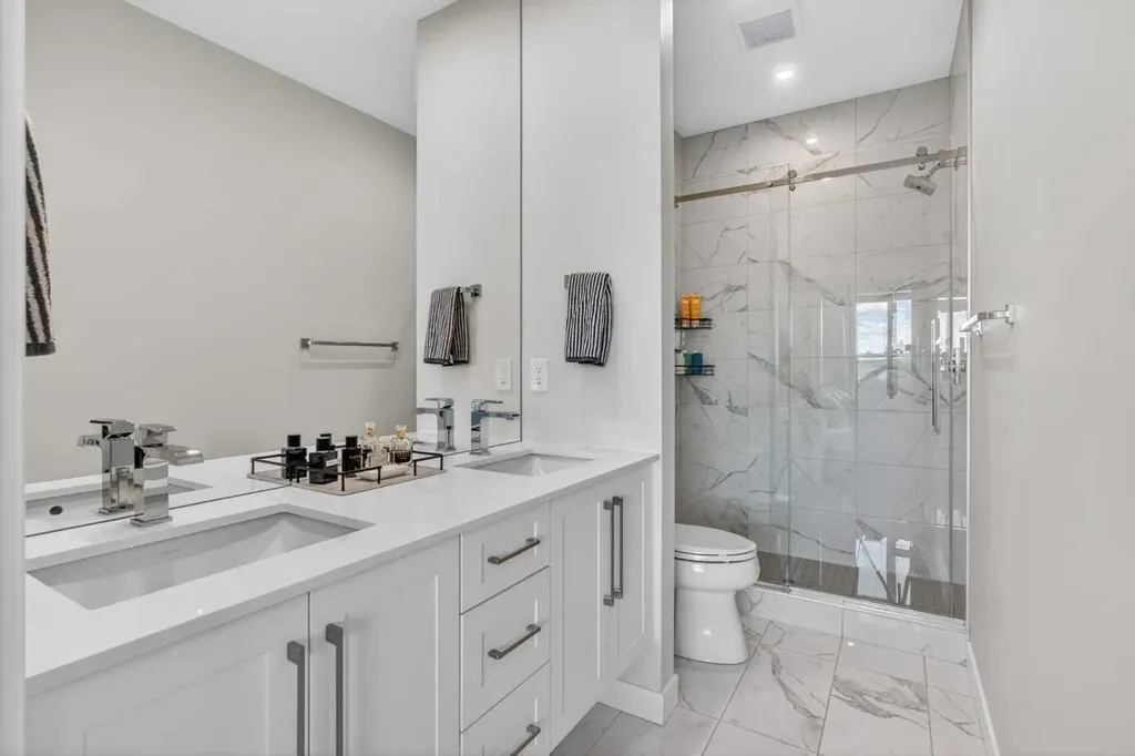 833 77 Street SW Calgary AB T3H 6B2
