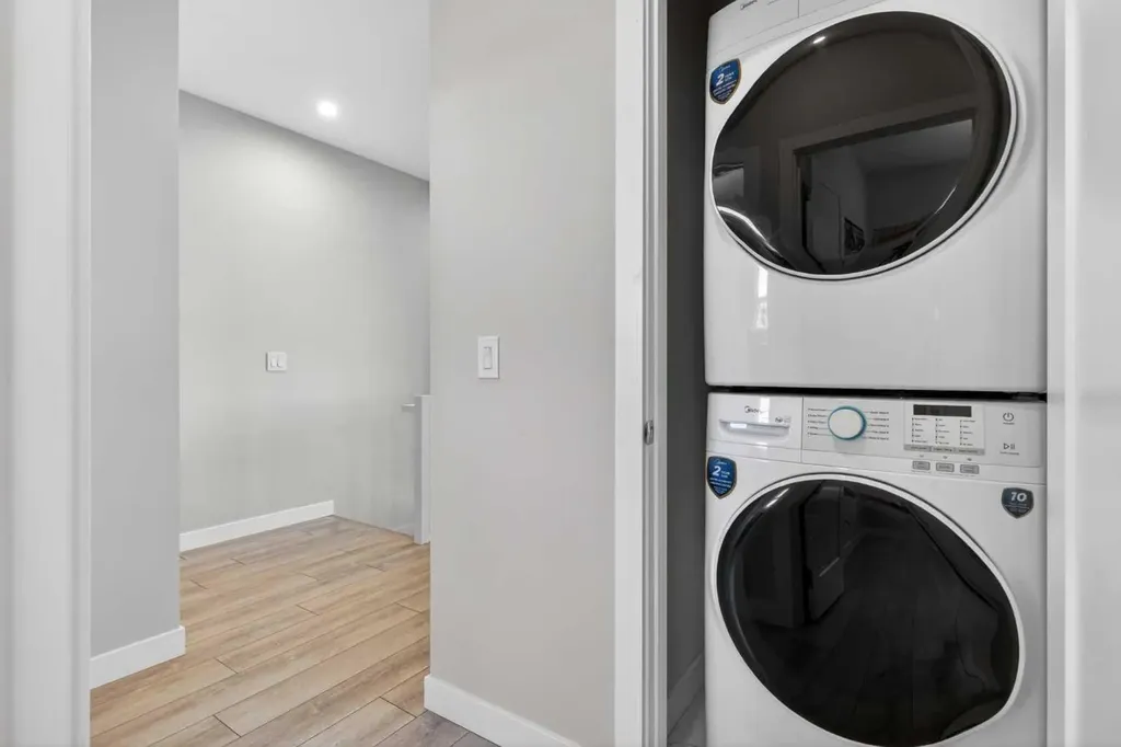833 77 Street SW Calgary AB T3H 6B2