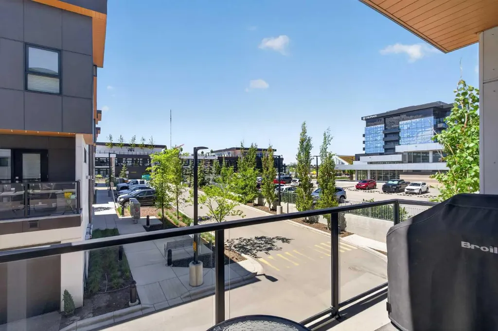 833 77 Street SW Calgary AB T3H 6B2