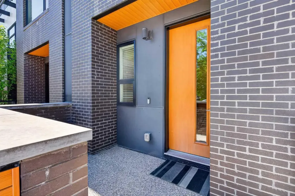 833 77 Street SW Calgary AB T3H 6B2