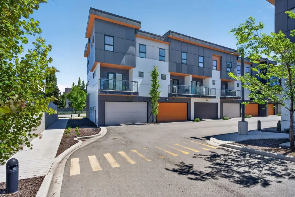 833 77 Street SW Calgary AB T3H 6B2