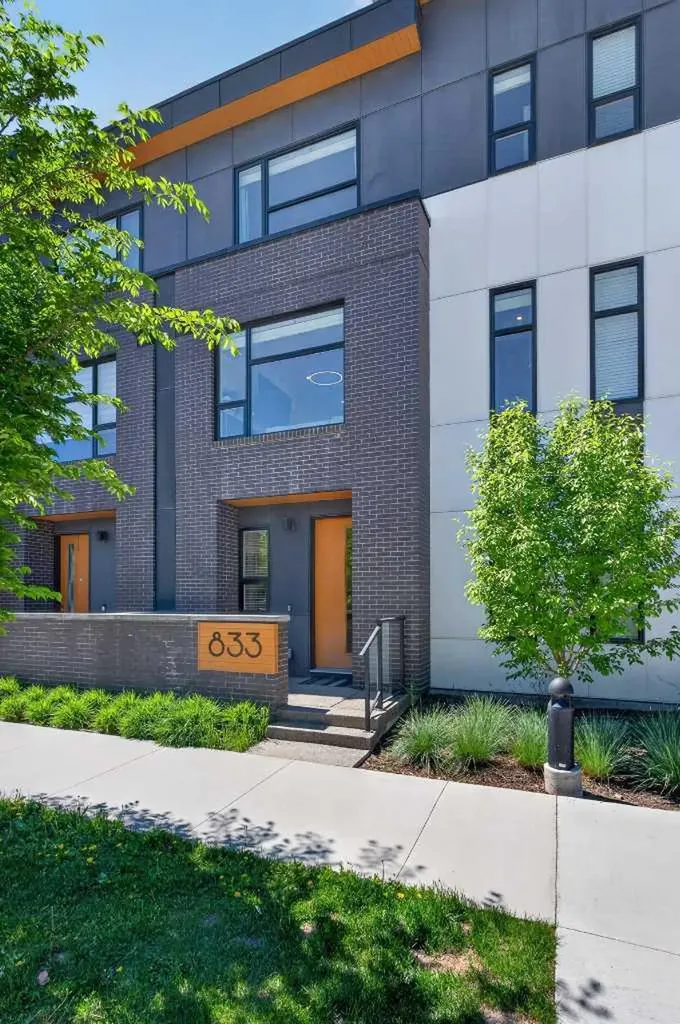 833 77 Street SW Calgary AB T3H 6B2