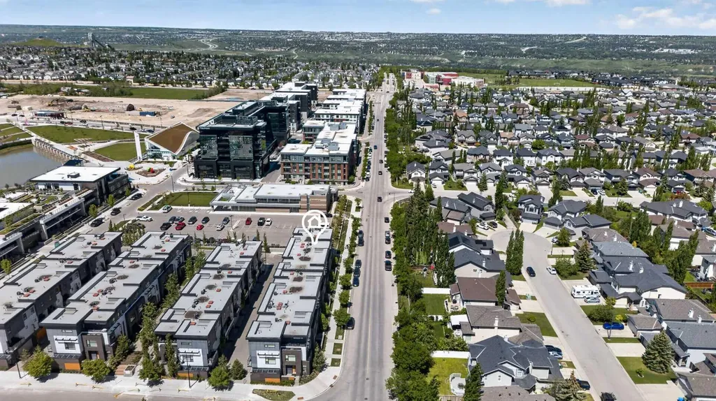 833 77 Street SW Calgary AB T3H 6B2