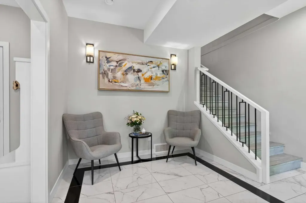 833 77 Street SW Calgary AB T3H 6B2