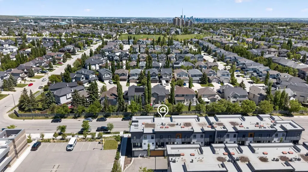 833 77 Street SW Calgary AB T3H 6B2
