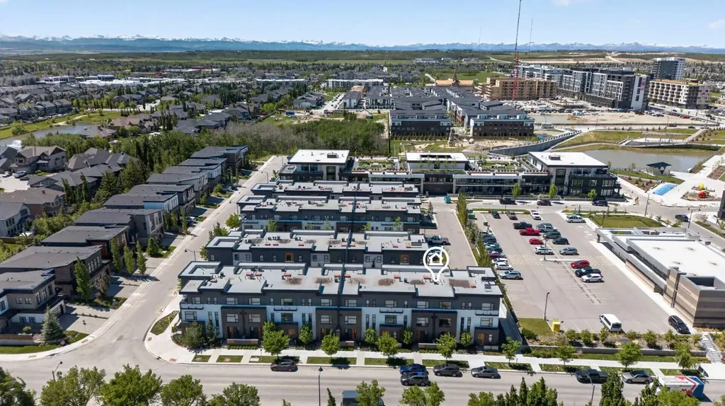 833 77 Street SW Calgary AB T3H 6B2