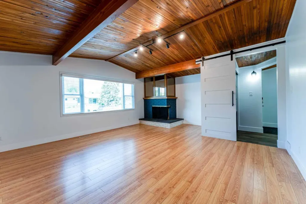 2023 8 Avenue NE Calgary AB T2E 0T5