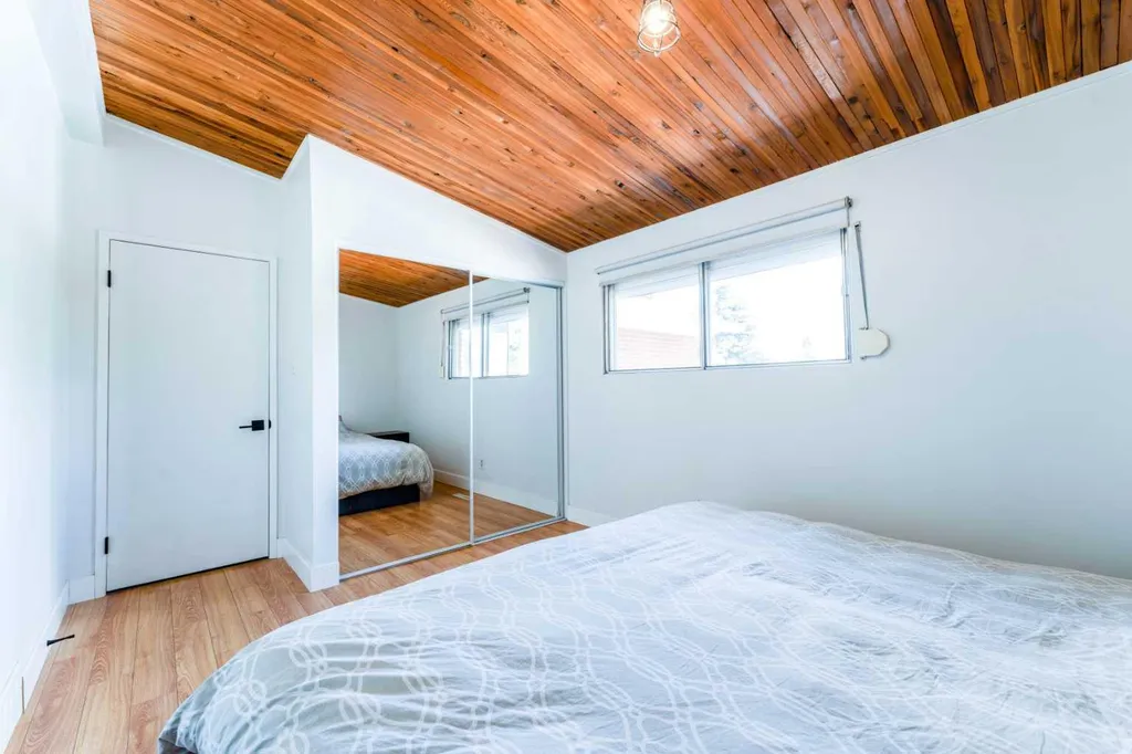2023 8 Avenue NE Calgary AB T2E 0T5