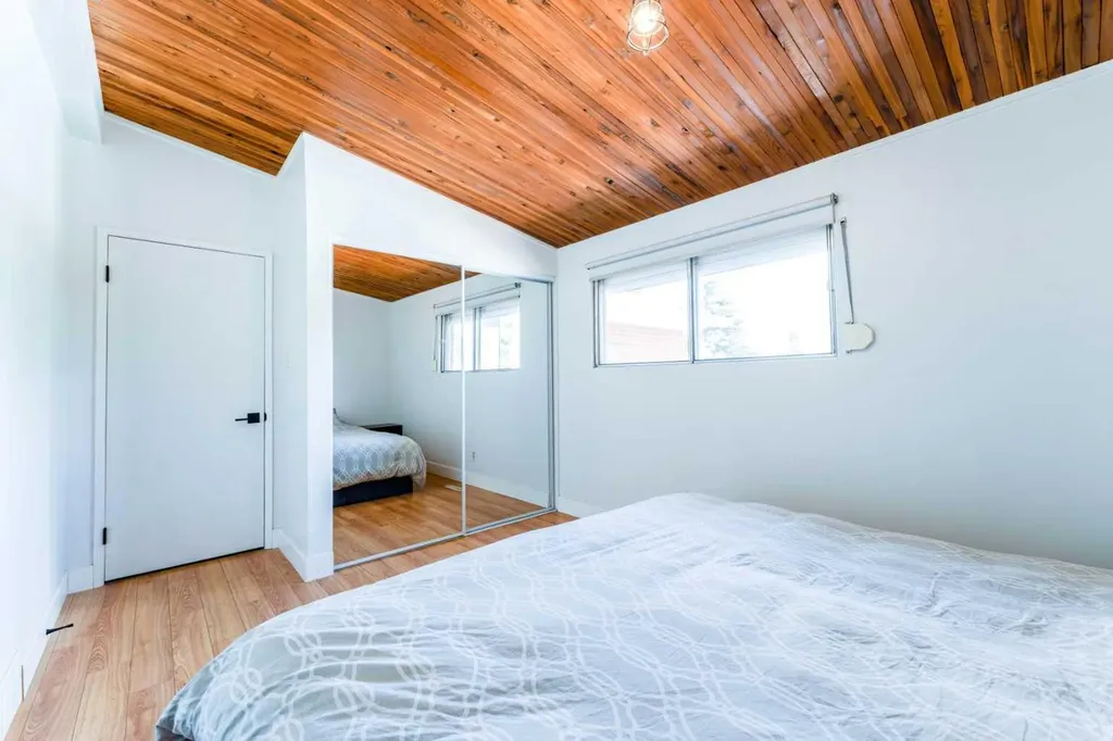 2023 8 Avenue NE Calgary AB T2E 0T5