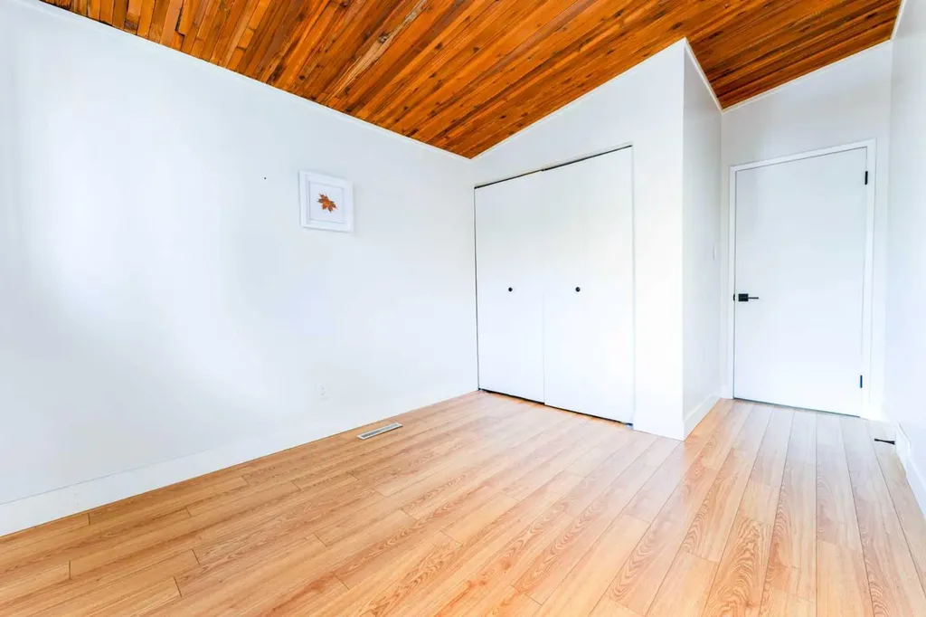 2023 8 Avenue NE Calgary AB T2E 0T5