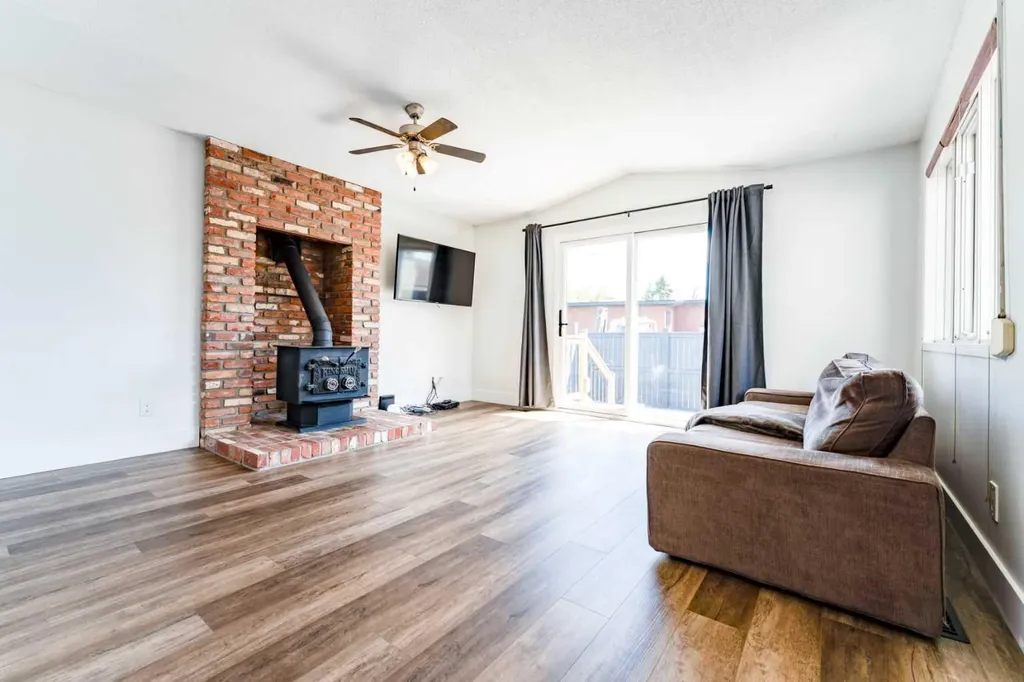 2023 8 Avenue NE Calgary AB T2E 0T5