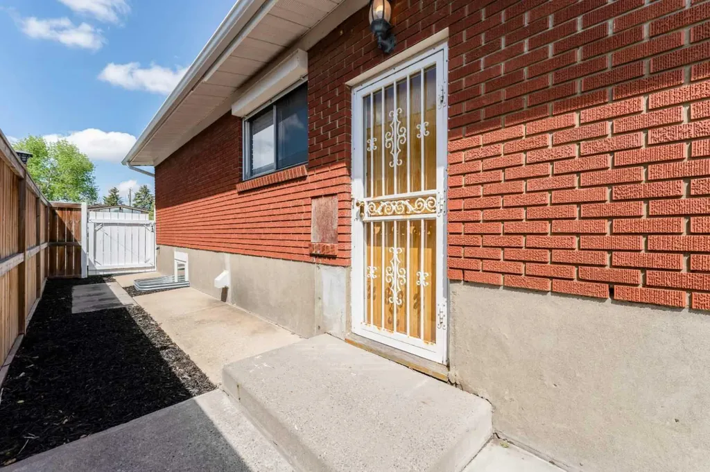 2023 8 Avenue NE Calgary AB T2E 0T5