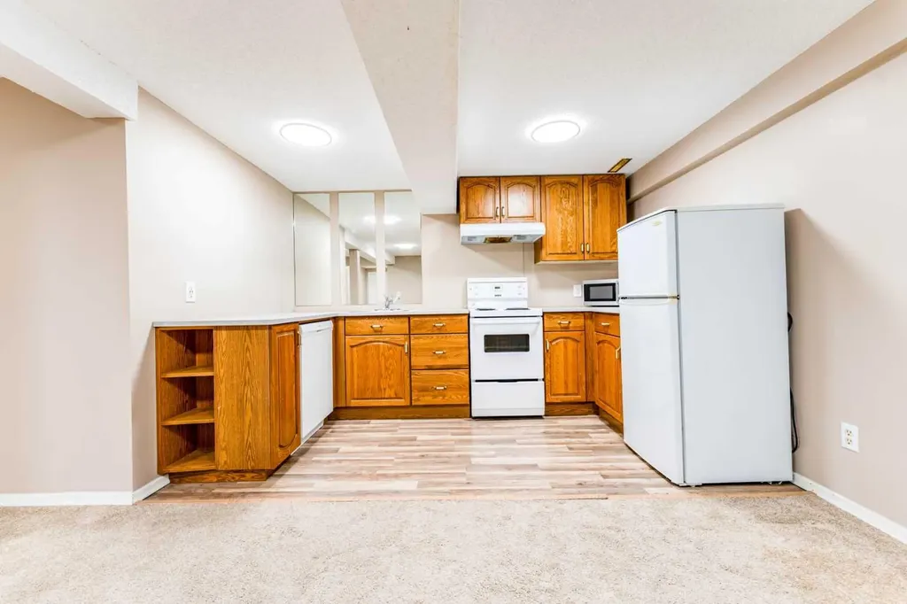 2023 8 Avenue NE Calgary AB T2E 0T5