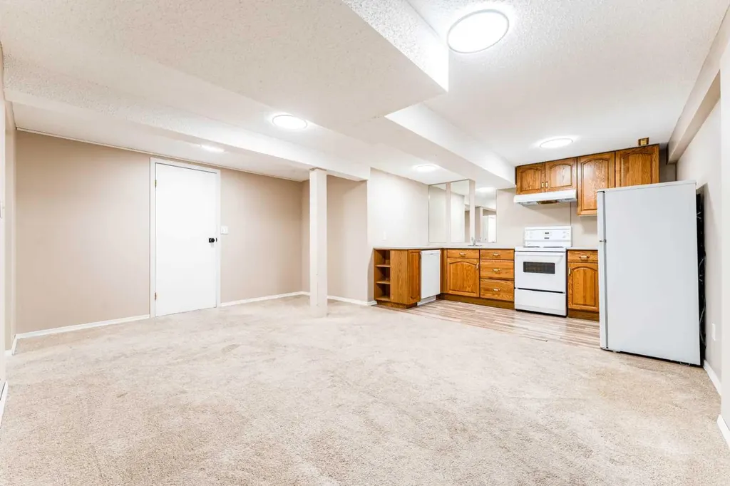 2023 8 Avenue NE Calgary AB T2E 0T5