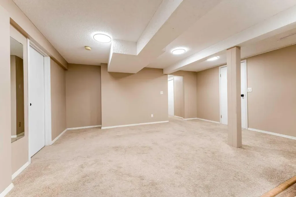 2023 8 Avenue NE Calgary AB T2E 0T5