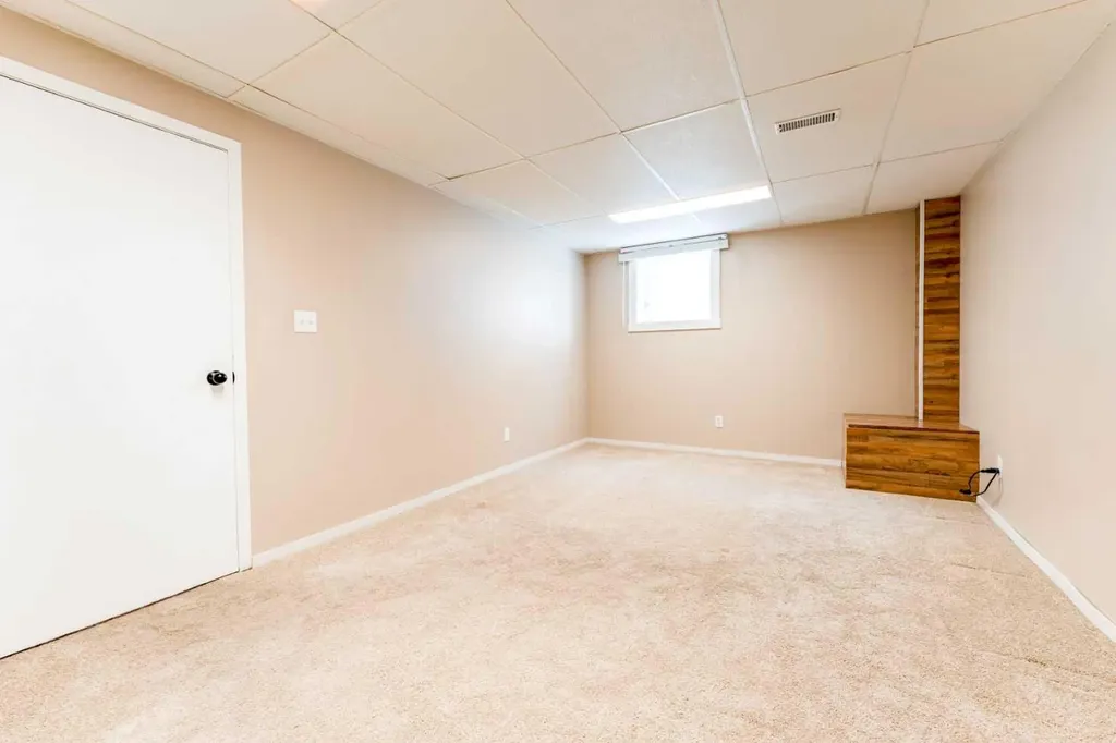 2023 8 Avenue NE Calgary AB T2E 0T5