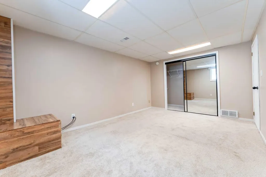 2023 8 Avenue NE Calgary AB T2E 0T5