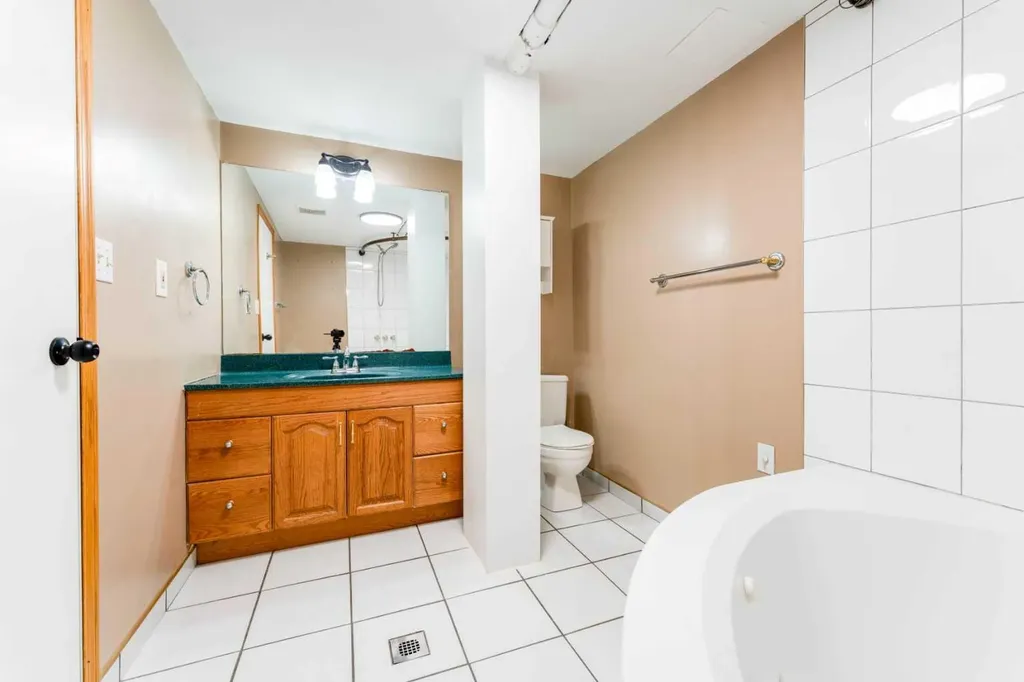 2023 8 Avenue NE Calgary AB T2E 0T5