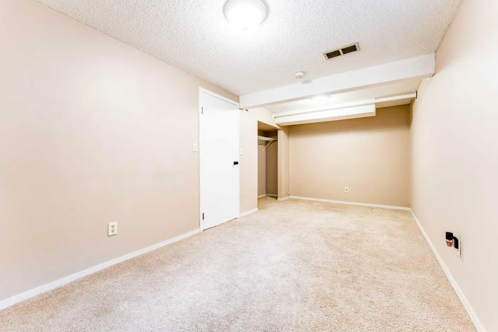 2023 8 Avenue NE Calgary AB T2E 0T5