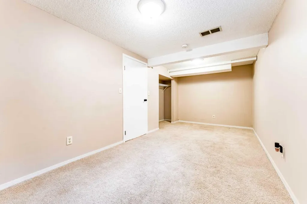 2023 8 Avenue NE Calgary AB T2E 0T5