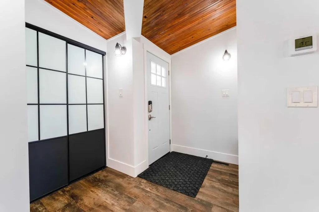 2023 8 Avenue NE Calgary AB T2E 0T5