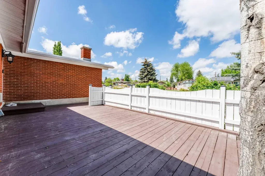 2023 8 Avenue NE Calgary AB T2E 0T5