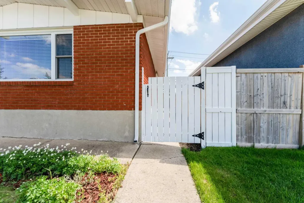 2023 8 Avenue NE Calgary AB T2E 0T5
