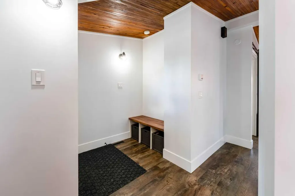 2023 8 Avenue NE Calgary AB T2E 0T5