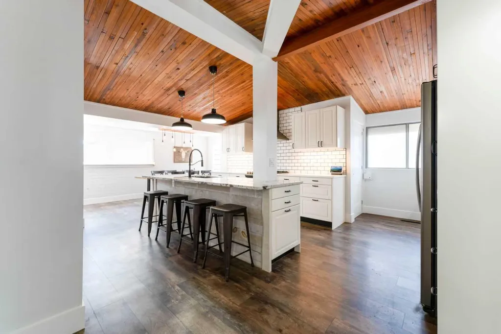 2023 8 Avenue NE Calgary AB T2E 0T5