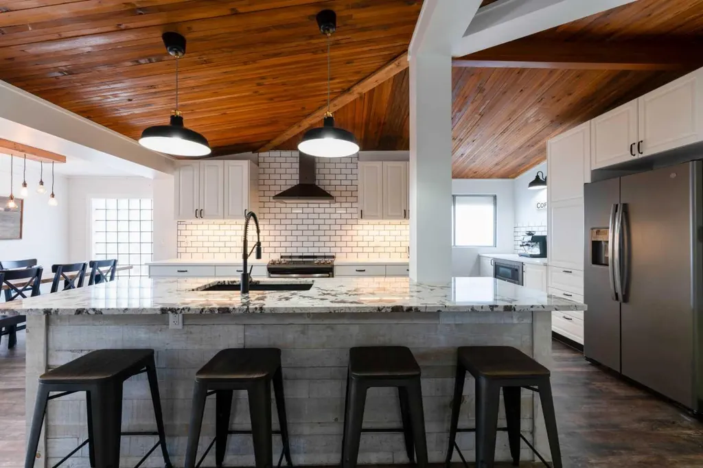 2023 8 Avenue NE Calgary AB T2E 0T5